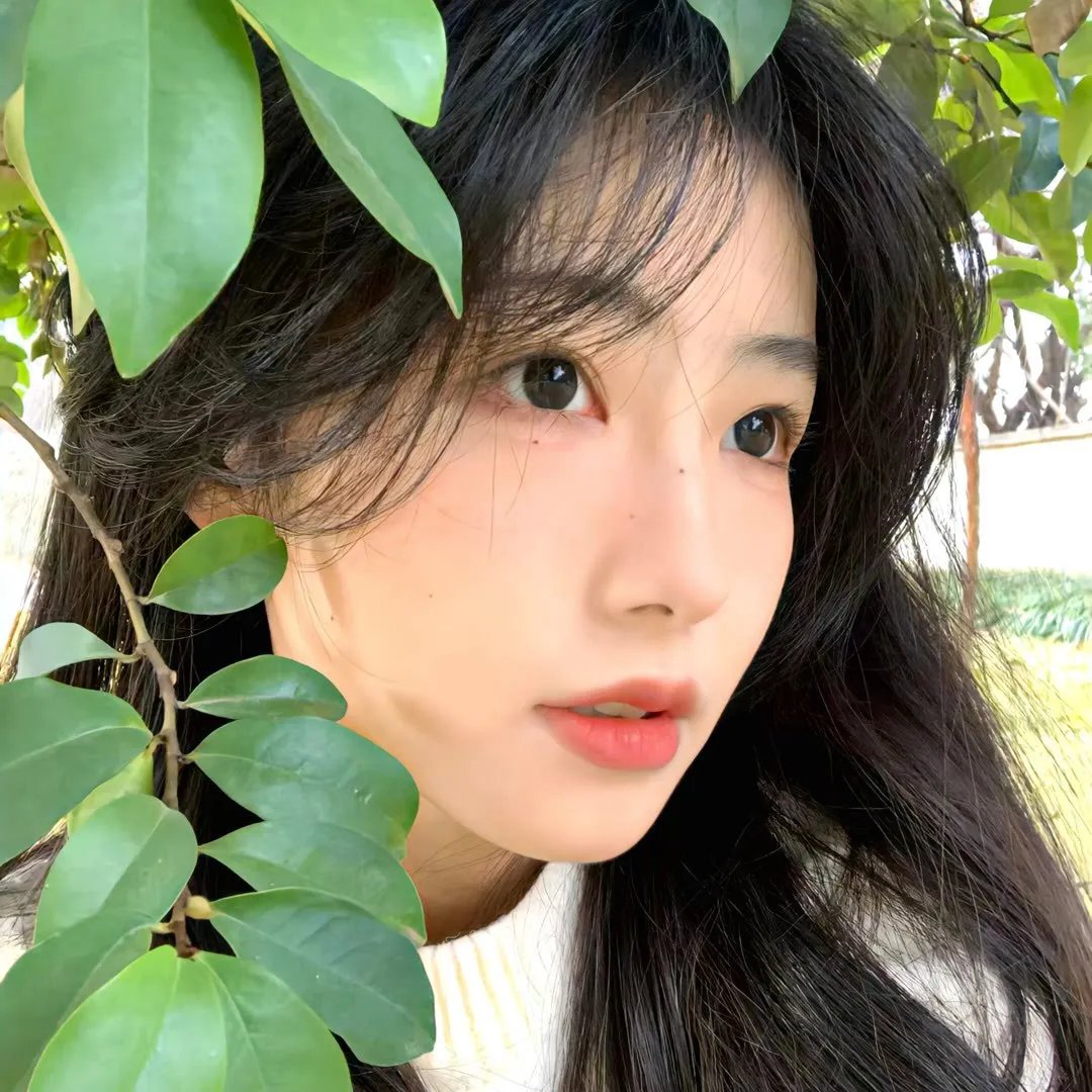 踉跄的女孩